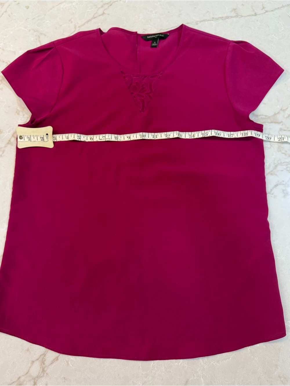 Banana Republic Magenta Short Sleeve V-Neck Blouse